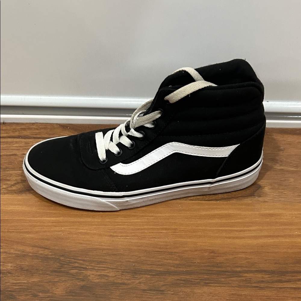 Vans Ward Hi | Black/ White Canvas Sneakers | Size: 8 - Picture 2 of 5